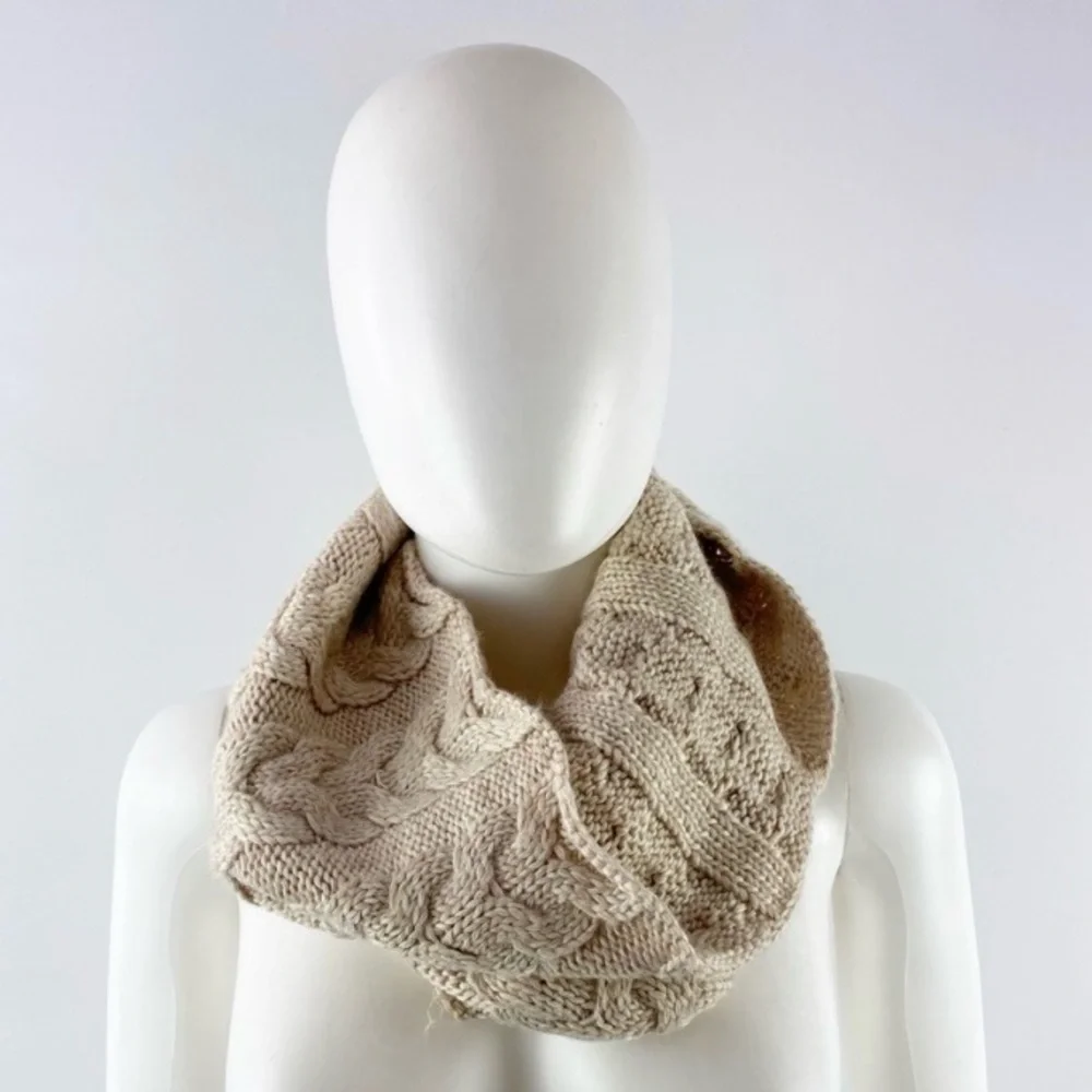 Cable Knit Infinity Scarf Oatmeal Beige - Picture 9 of 9